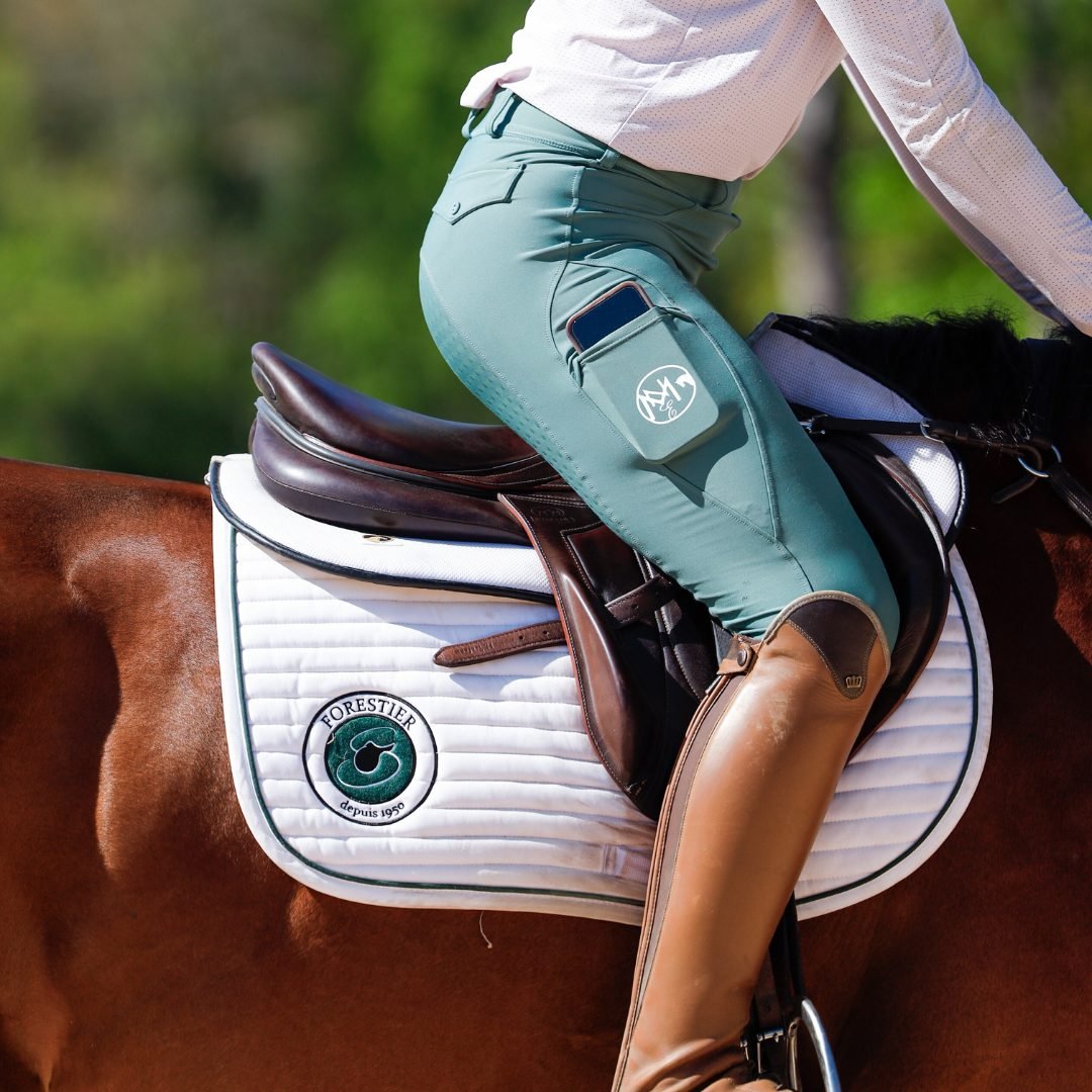 Saddle pad product shoot